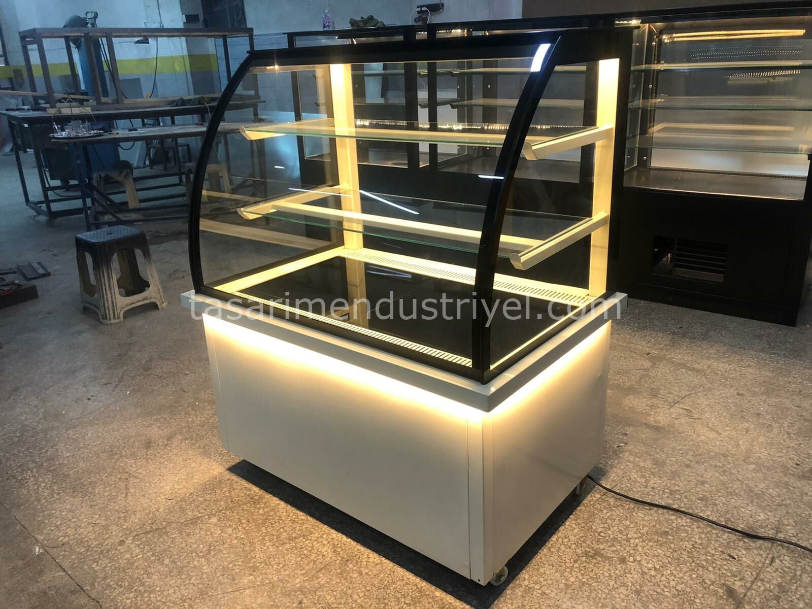 Pasta Dolabı Bombe Camlı - Beyaz Model