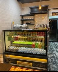 Pasta Dolabı Düz Camlı - Sarı Lake Model