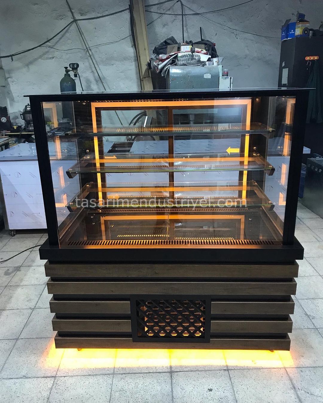 Pasta Dolabı Düz Camlı - Koyu Ahşap Model